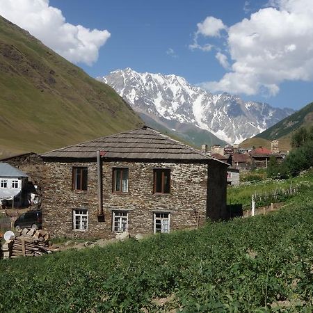 אושגולי Caucasus Guesthouse מראה חיצוני תמונה
