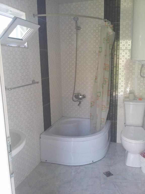 אושגולי Caucasus Guesthouse מראה חיצוני תמונה