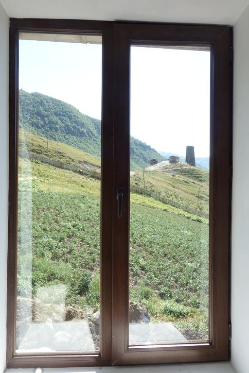 אושגולי Caucasus Guesthouse מראה חיצוני תמונה