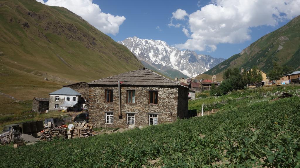 אושגולי Caucasus Guesthouse מראה חיצוני תמונה
