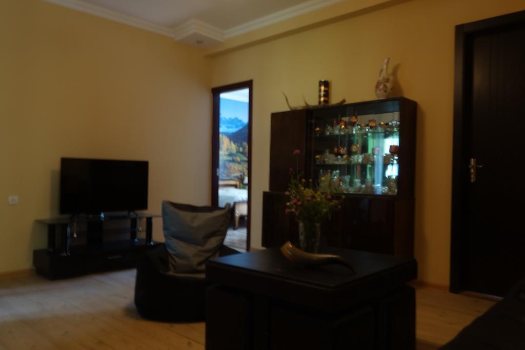 אושגולי Caucasus Guesthouse מראה חיצוני תמונה
