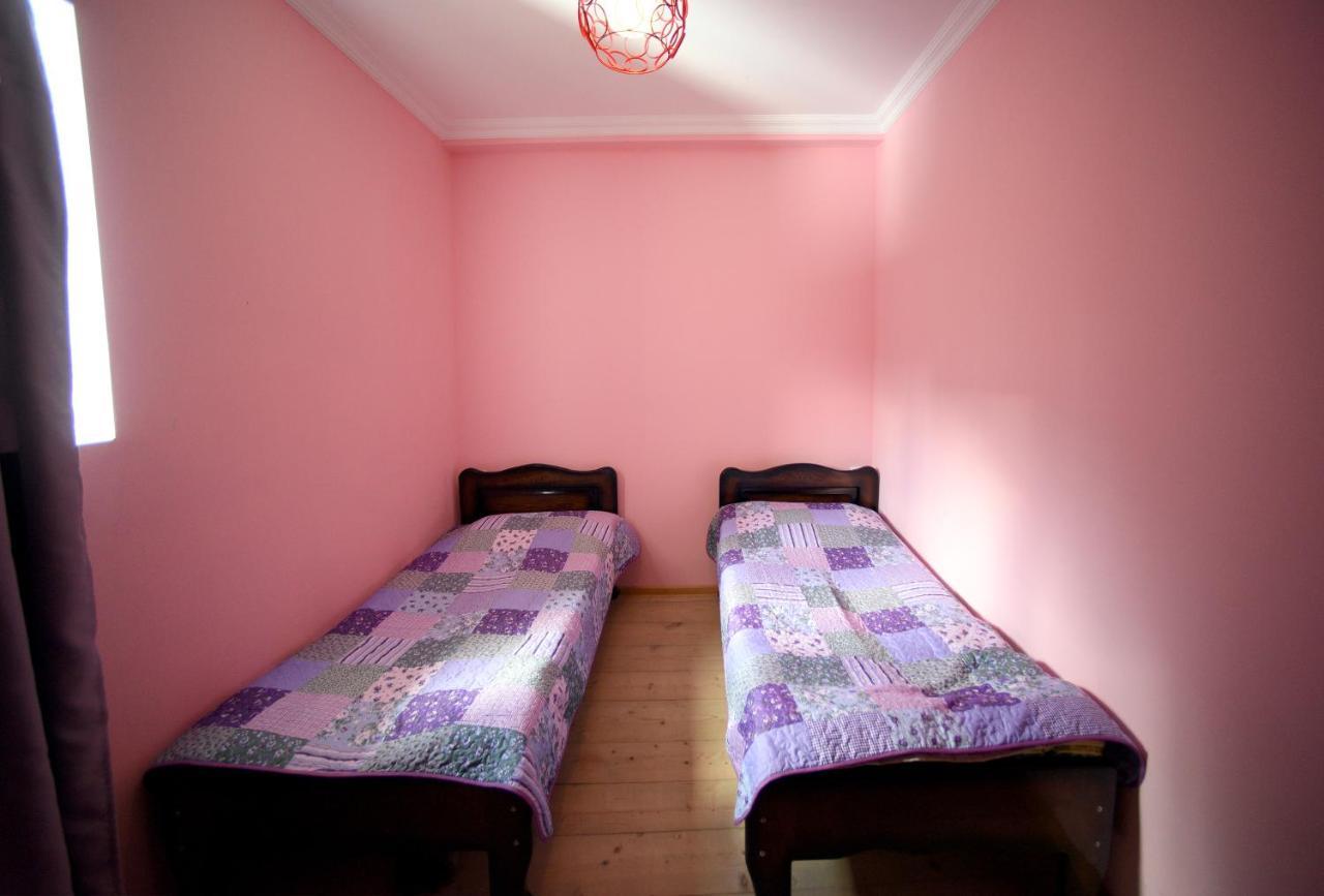 אושגולי Caucasus Guesthouse מראה חיצוני תמונה